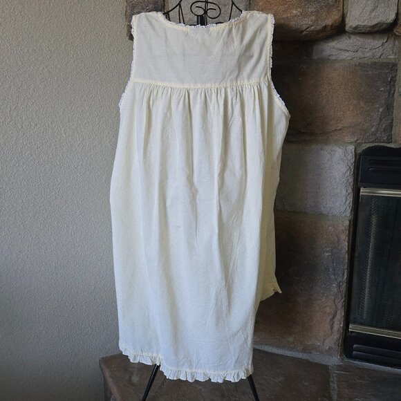 Short Slip in Delicate Yellow - Picture 5 of 9